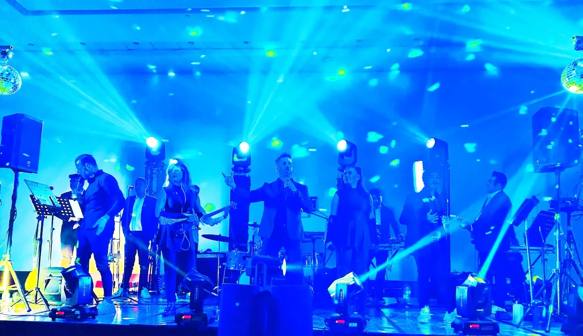 Músicos de Amatista Sonando Cumbia en presentación